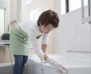 ご家庭の水廻りの中で、浴室をひとつとっても汚れの種類はさまざまです。